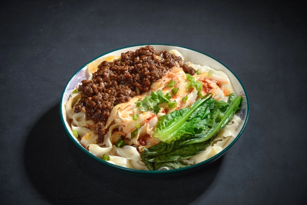 干拌炸酱肉沫刀削面